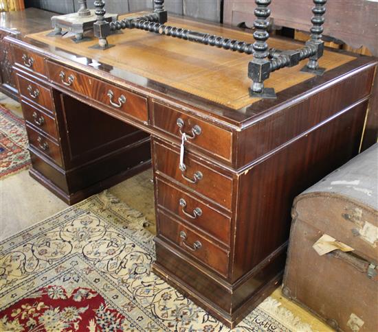 Georgian style mahogany partners pedestal desk, fitted tan skiver(-)